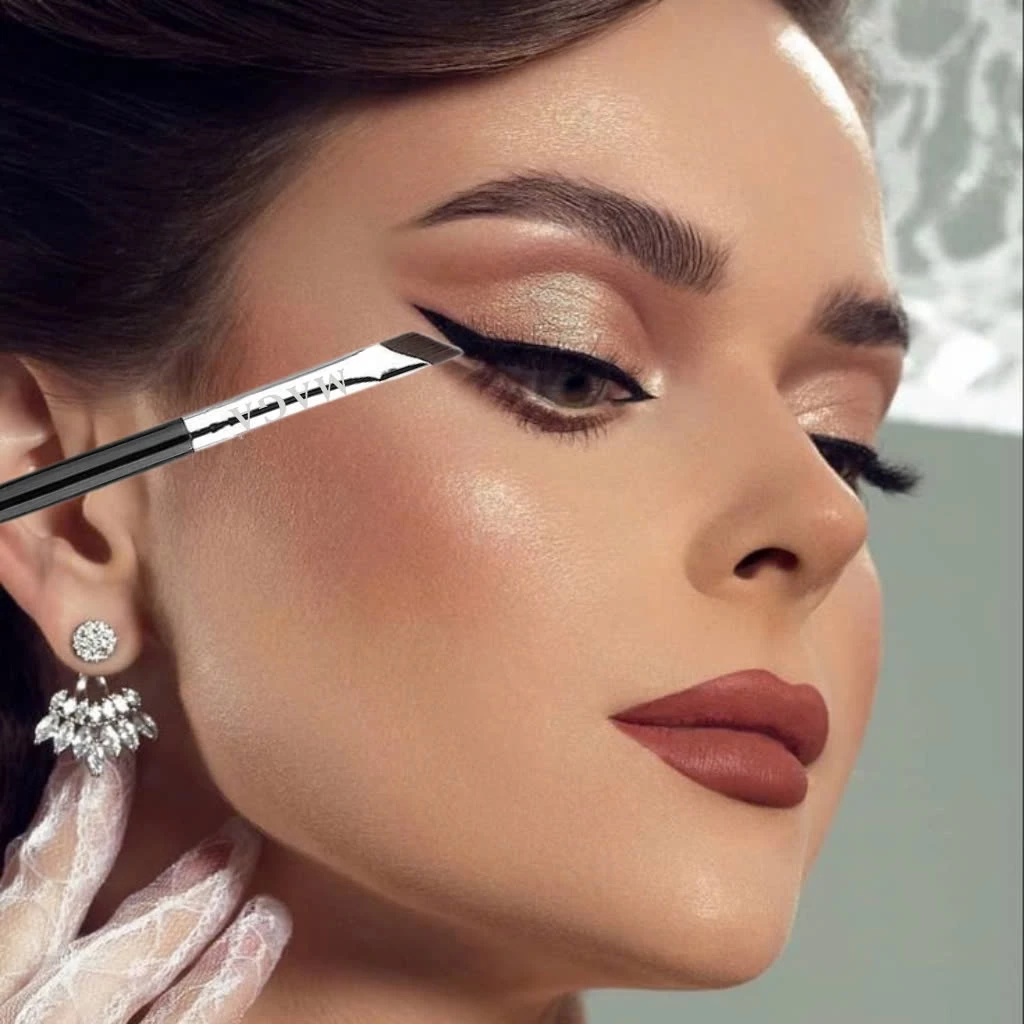 Cọ Kẻ Mắt Chuyên Nghiệp/ Đầu Cắt Vát Chính Xác/ Vẽ Mí MAGA Flat Eyeliner MA105