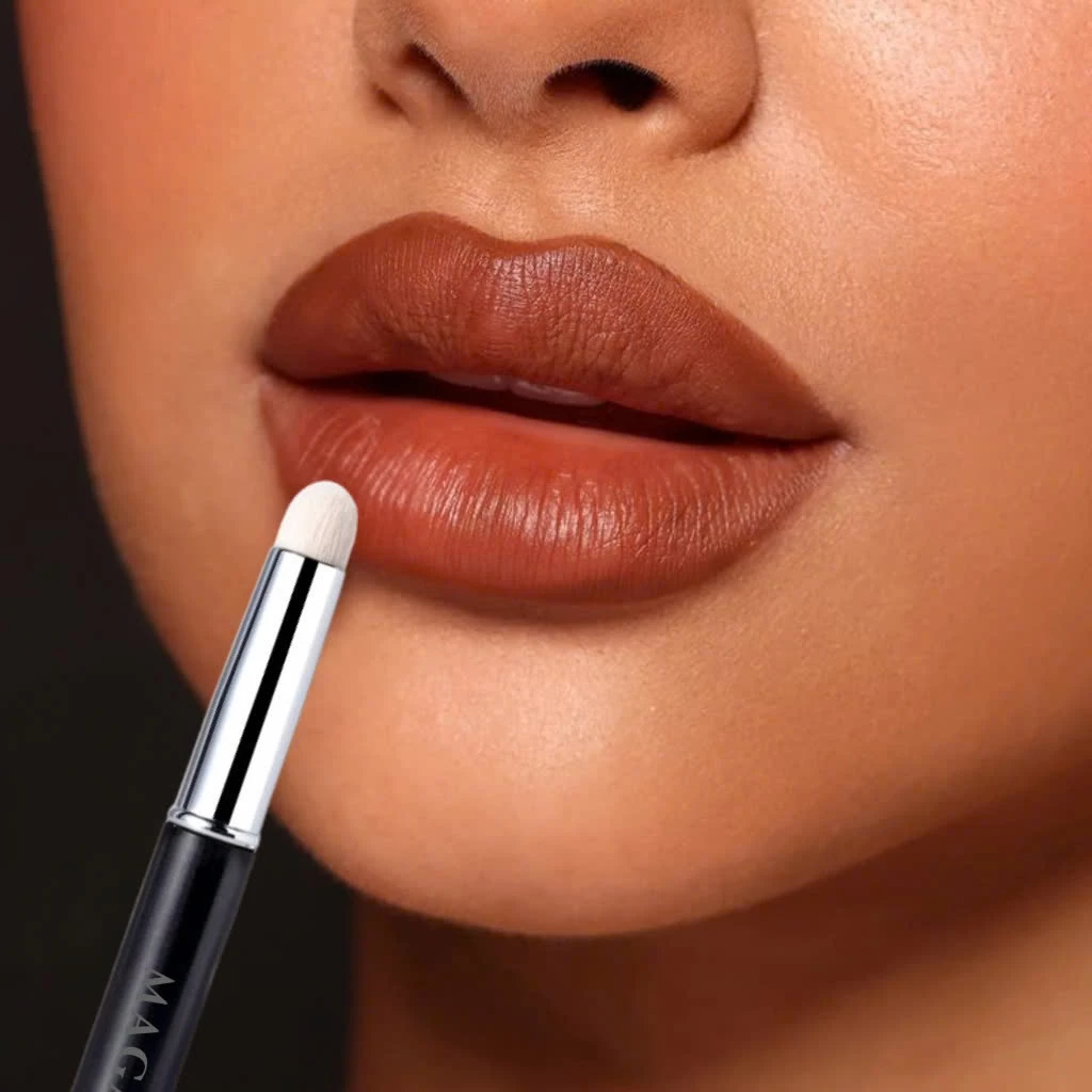 Cọ Đánh Môi Có Nắp Đậy Chính Hãng MAGA Lip Brush Retractable Brush MA19