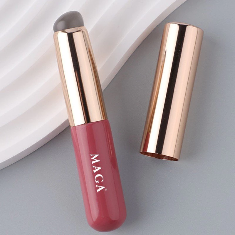 Cọ Tán Son Môi Có Nắp Silicone Dưỡng Xăm Môi Che Khuyết Điểm MAGA Silicone Lip Brush MA36 (Hồng)