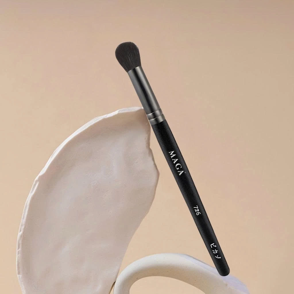 Cọ trang điểm đánh highlight khối mũi đầu tròn MAGA Hightlight Brush MA726