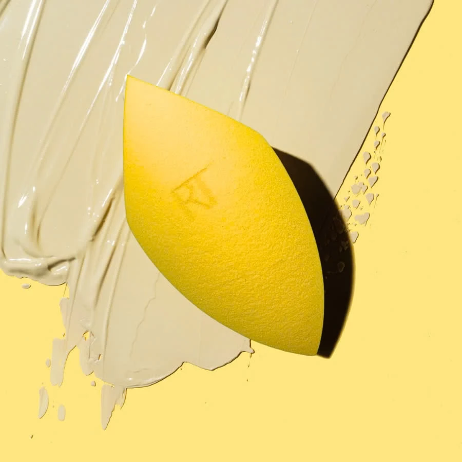 Mút Tán Kem Nền Che Khuyết Điểm Vát Xéo RT Real Techniques Miracle Concealer Sponge RT007