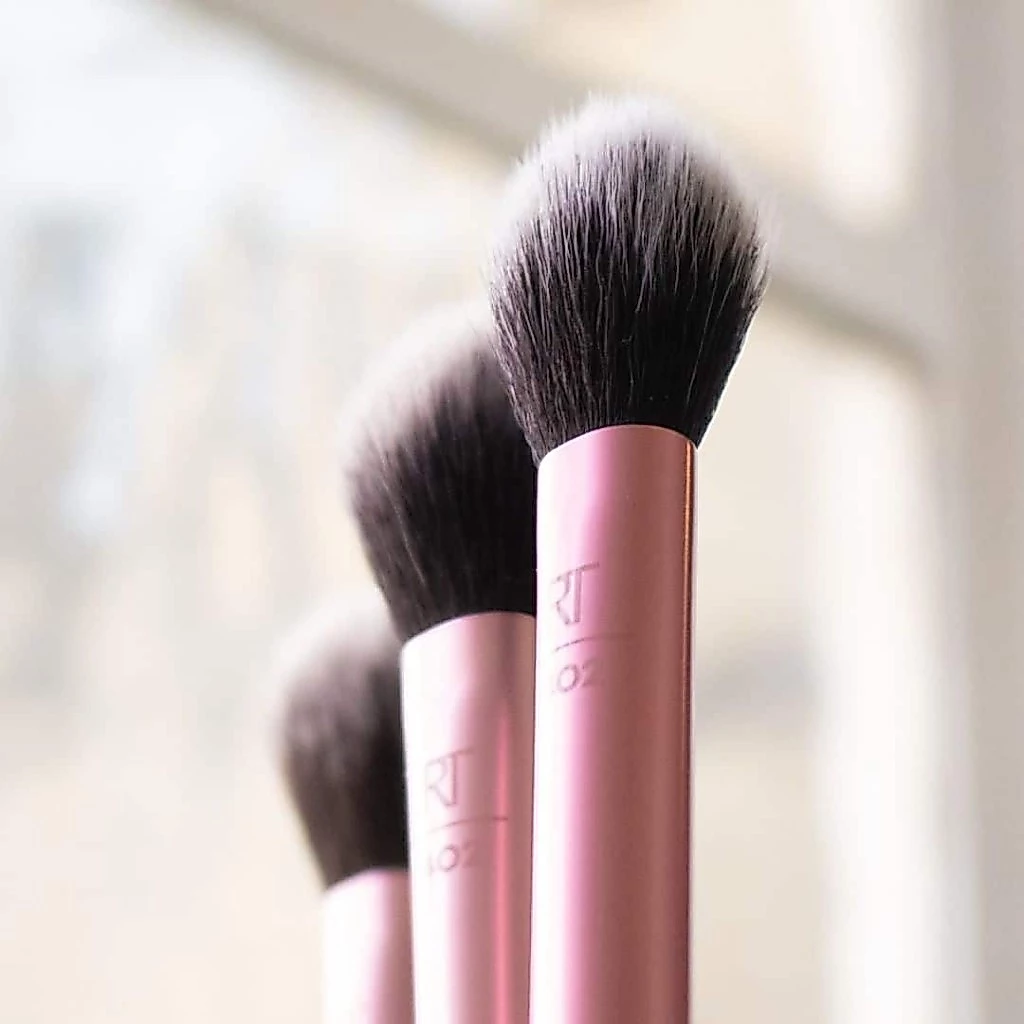 Cọ Highlight má hồng nhỏ RT REAL TECHNIQUES Setting Brush 01413