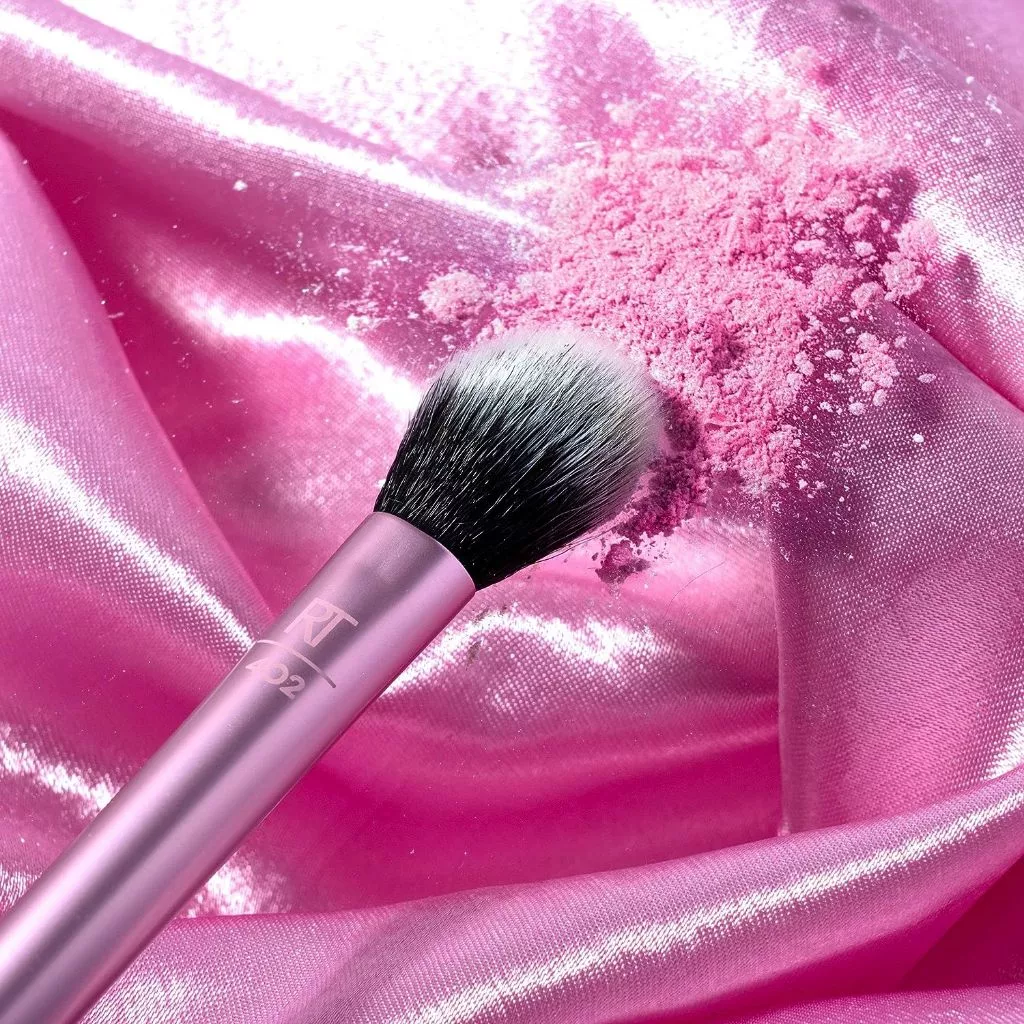 Cọ Highlight má hồng nhỏ RT REAL TECHNIQUES Setting Brush 01413