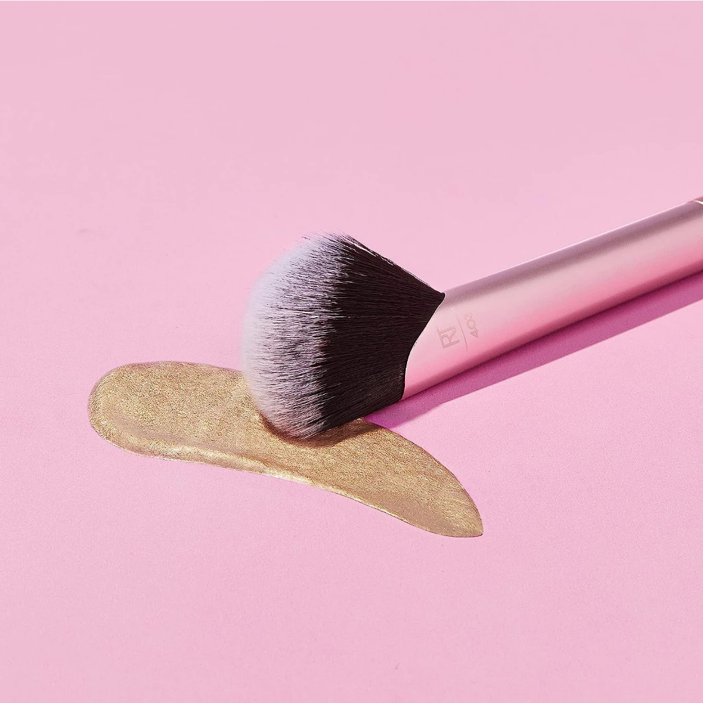 Cọ má hồng/highlight RT Real Techniques Cheek Rebel Edge mã loại 01896