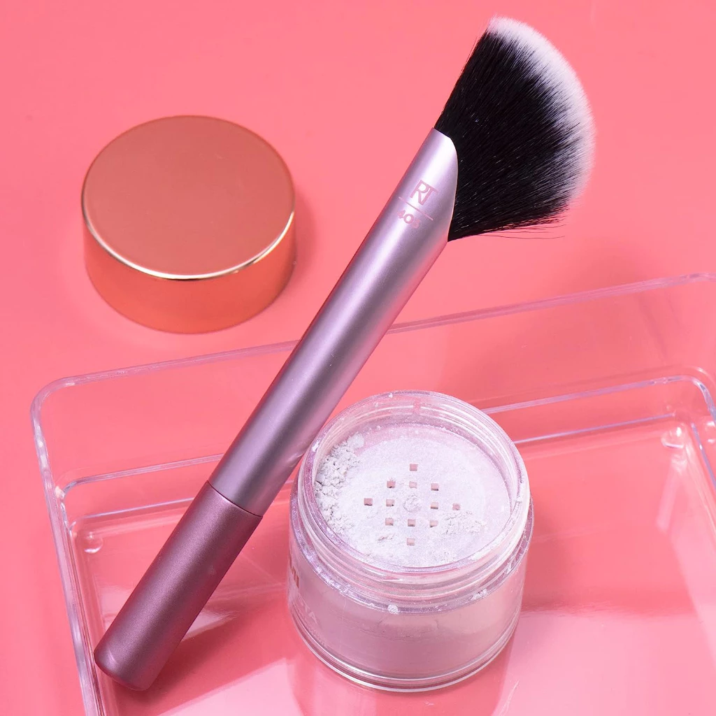 Cọ má hồng/highlight RT Real Techniques Cheek Rebel Edge mã loại 01896
