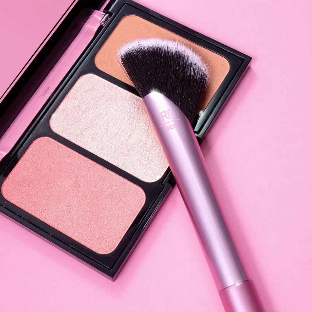 Cọ má hồng/highlight RT Real Techniques Cheek Rebel Edge mã loại 01896
