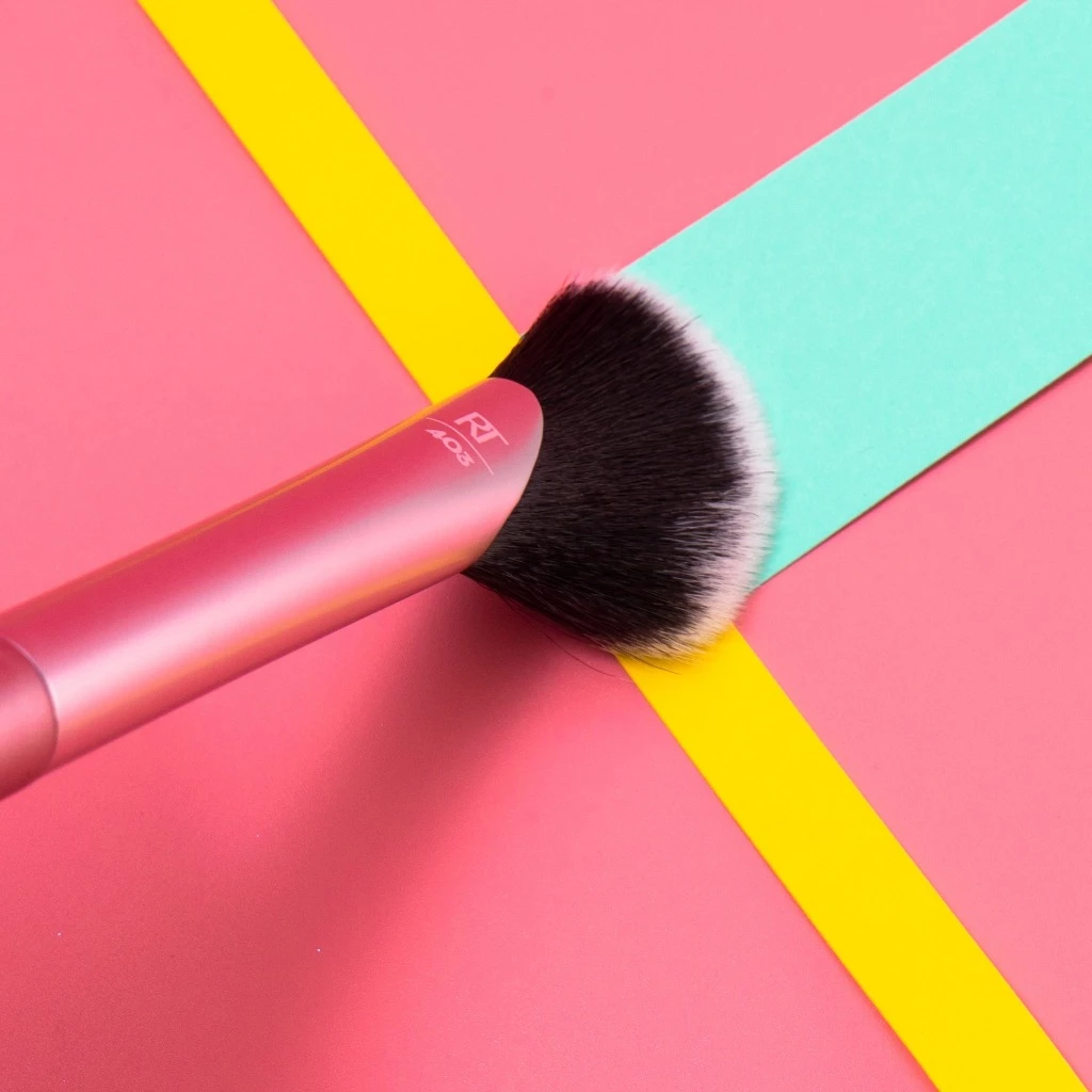 Cọ má hồng/highlight RT Real Techniques Cheek Rebel Edge mã loại 01896