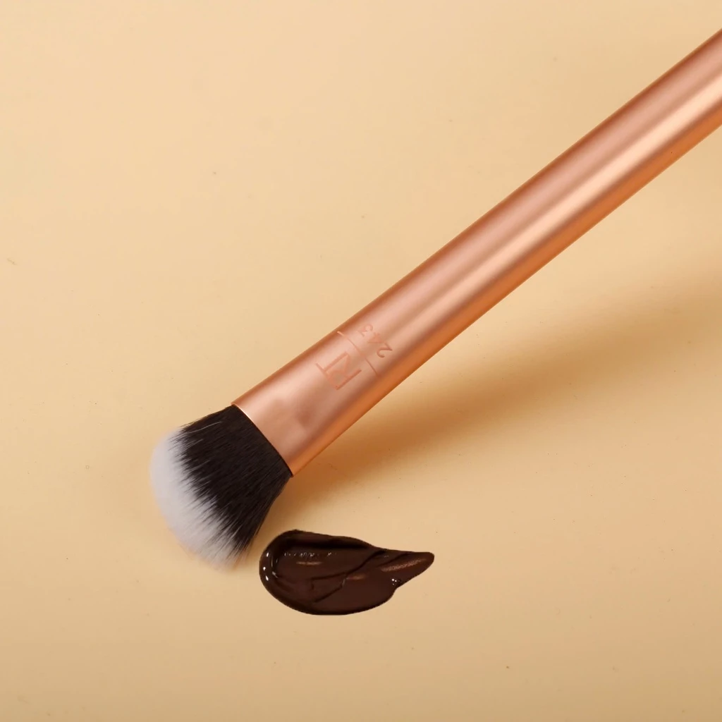 Cọ Tán Khối Sóng Mũi Angled Shadow 243 RT Real Techniques 91591