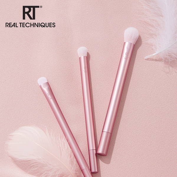 Bo-co-mat-3-cay-real-techniques-daily-eye-essential-0028 01