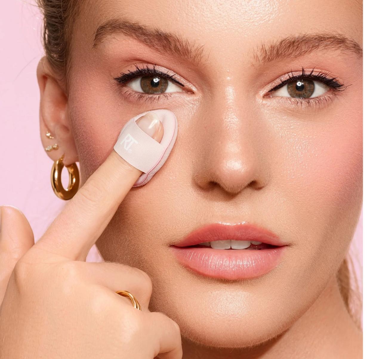 Mut-trang-diem-tan-nen-rt-real-techniques-mini-puff-pink 04