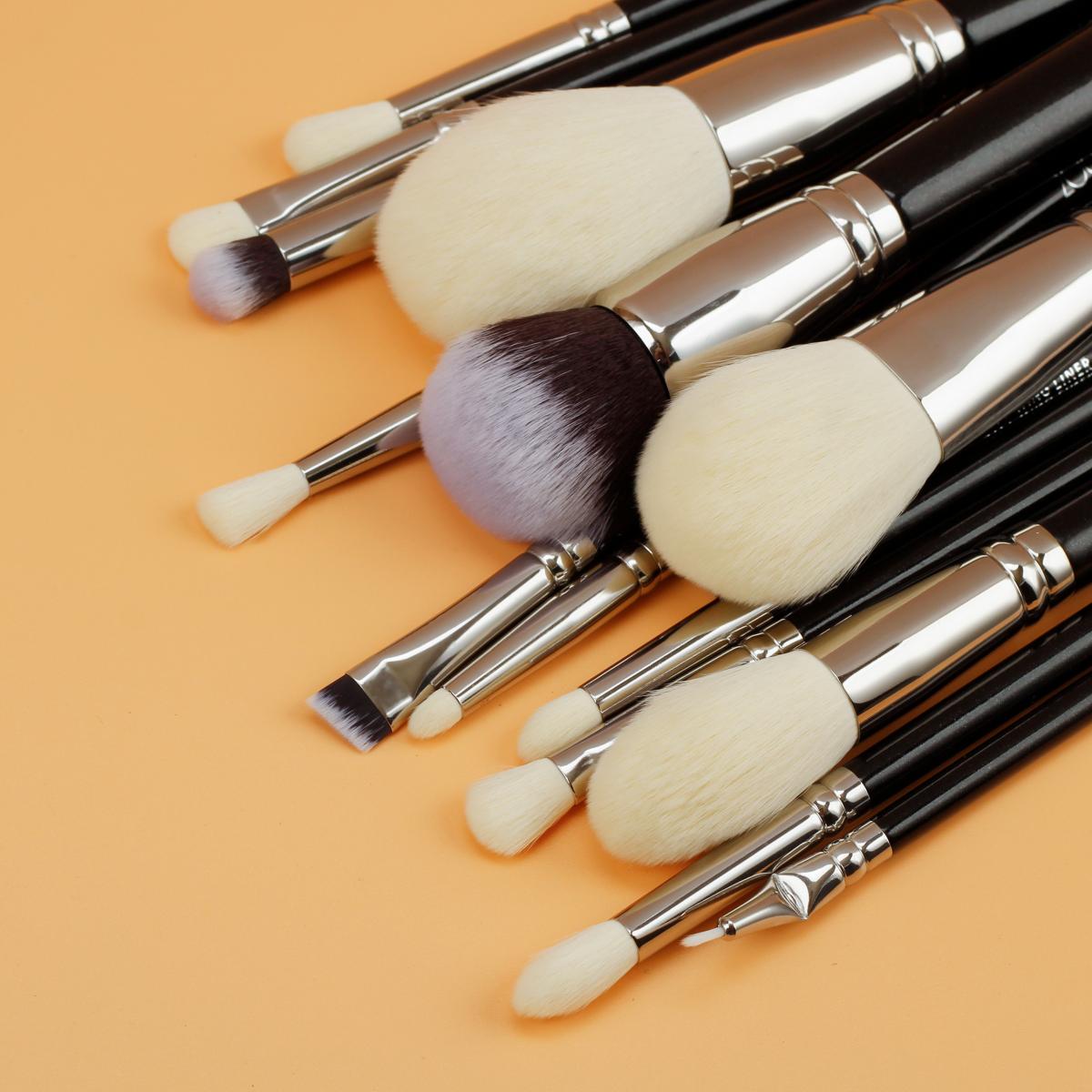 Bo-co-trang-diem-zoeva-luxe-complete-set-15-brushes-clutch 06