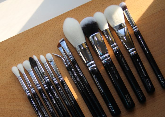 Bo-co-trang-diem-zoeva-luxe-complete-set-15-brushes-clutch 05
