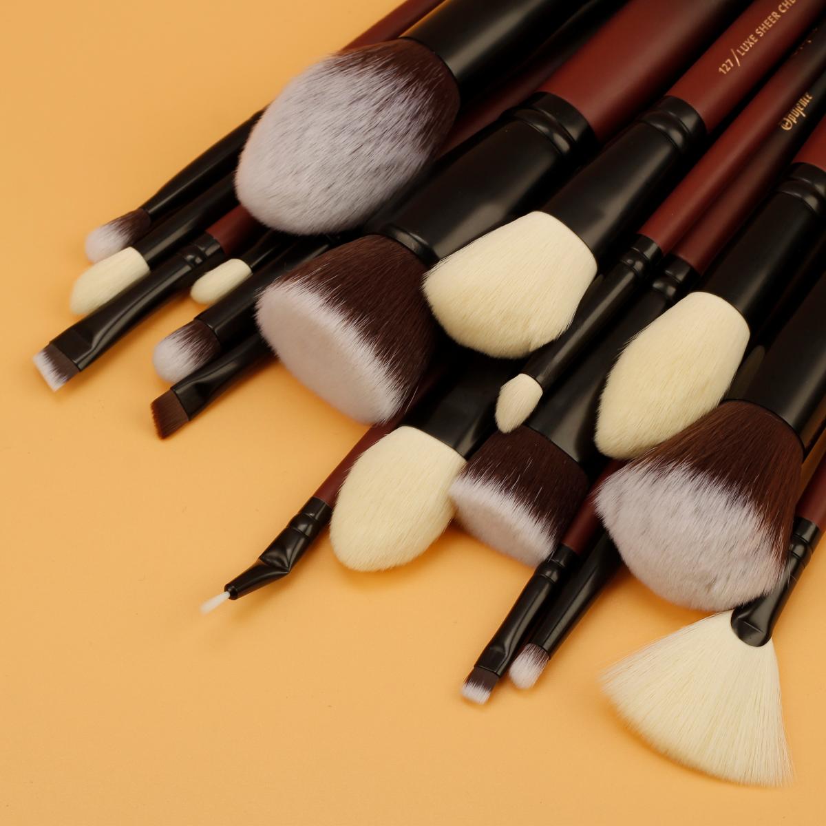 Bo-co-zoeva-opulence-vegan-brush-set-18-brushes-clutch 05