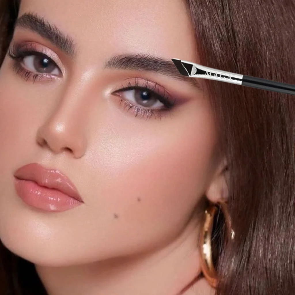 Cọ vẽ bọng mắt, hạ góc mắt, vẽ mày đầu vuông cao cấp MAGA Flat Eyeliner MA120
