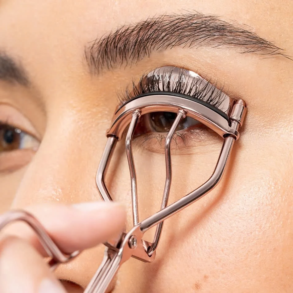 Kẹp bấm mi thần thánh MAGA Eyelash Curler có miếng đệm silicon làm bằng thép ko gỉ chất lượng cao BM005