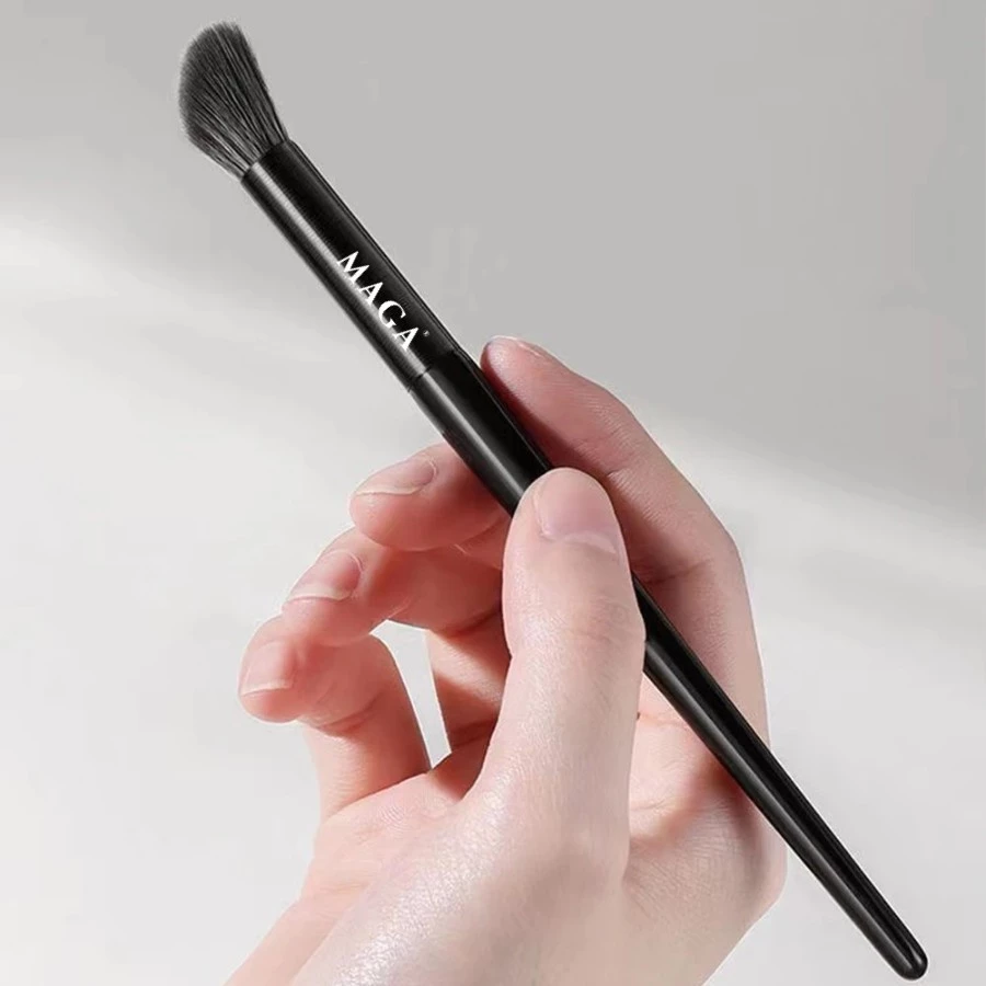 Cọ đánh khối mũi vạt xéo góc cạnh chuyên nghiệp MAGA Genuine Angled Nose Shadow,cọ tạo khối làm đẹp tiện lợi MA101