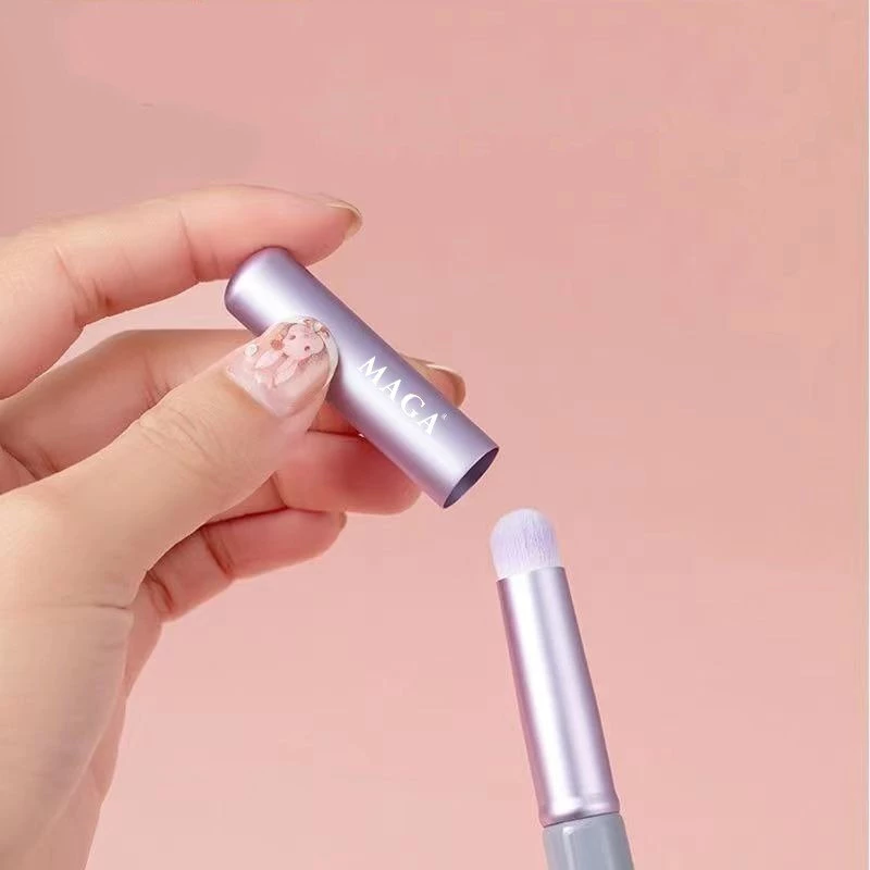 Cọ Tô Son Môi Có Nắp Đậy MAGA Wisteria MA109