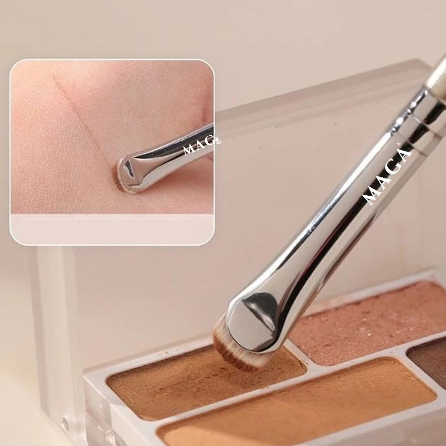Cọ Kẻ Mí Dưới, Mí Mắt, Bọng Mắt Hình Lưỡi Liềm MAGA Crescent Eyeliner MA106 (Màu Mạ Vàng)