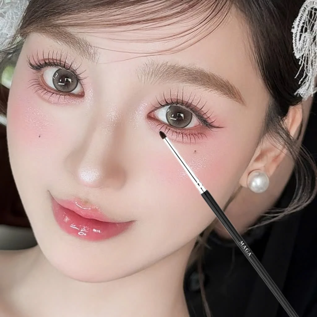 Cọ Nhấn Mắt Đầu Nhọn MAGA Mini Conical Detail Brush MAT27